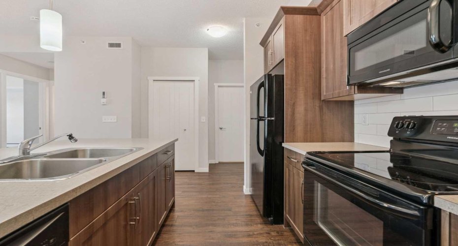 101 Sunset Drive, Cochrane, Alberta T4C 0W7, 1 Bedroom Bedrooms, ,1 BathroomBathrooms,Residential,For Sale,Sunset,A2289278