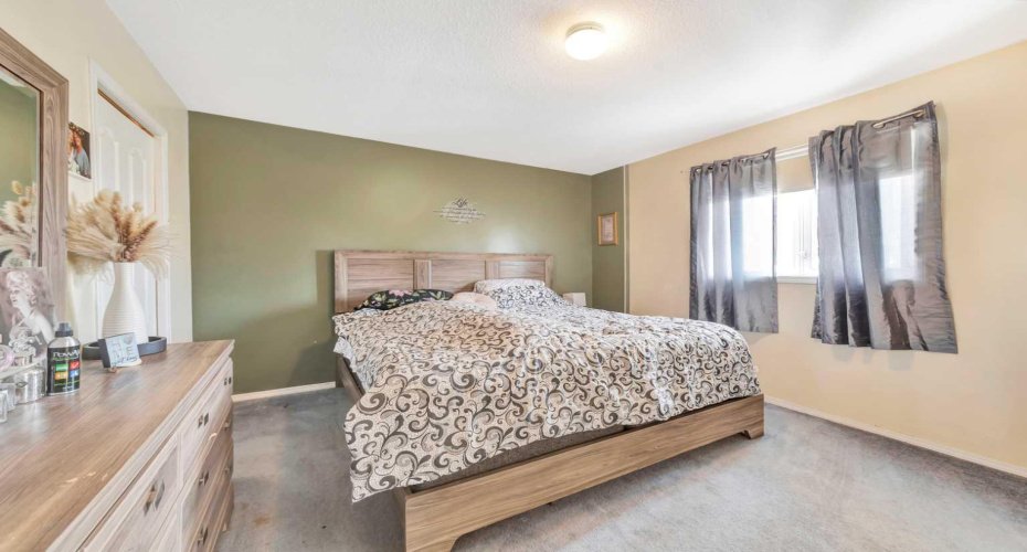 220 1 Avenue, Maidstone, Saskatchewan S0M 1M0, 4 Bedrooms Bedrooms, ,3 BathroomsBathrooms,Residential,For Sale,1,A2289430