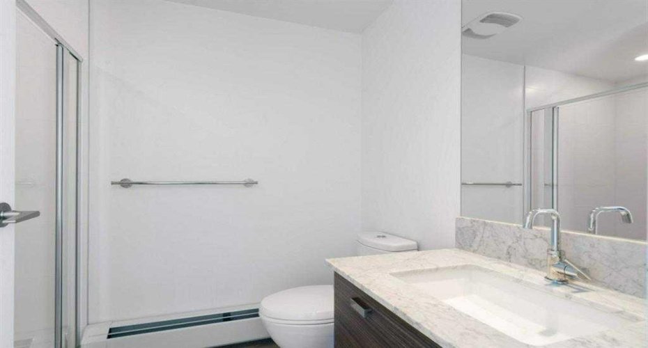 3pc ensuite to the 2nd upper bedroom.