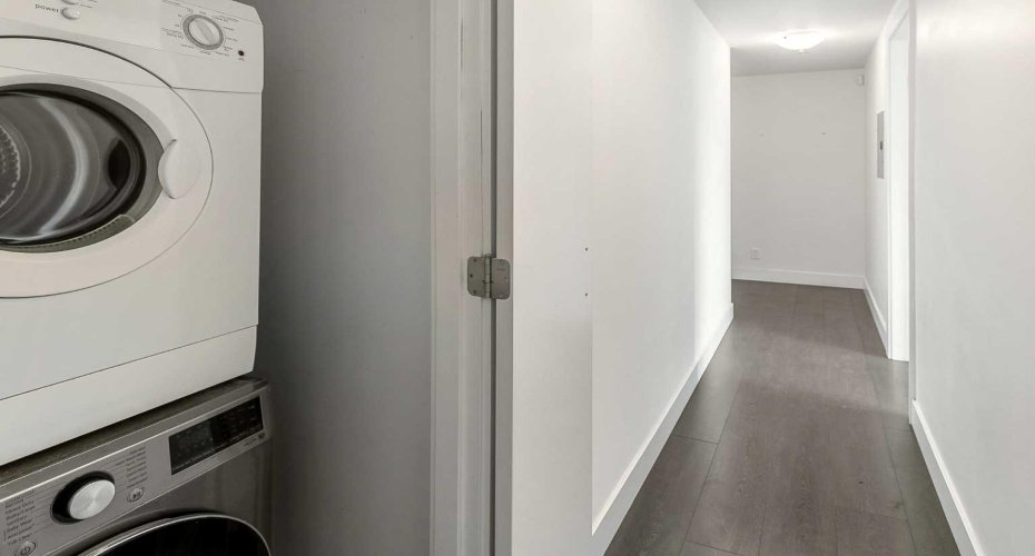 Convenient upper laundry.