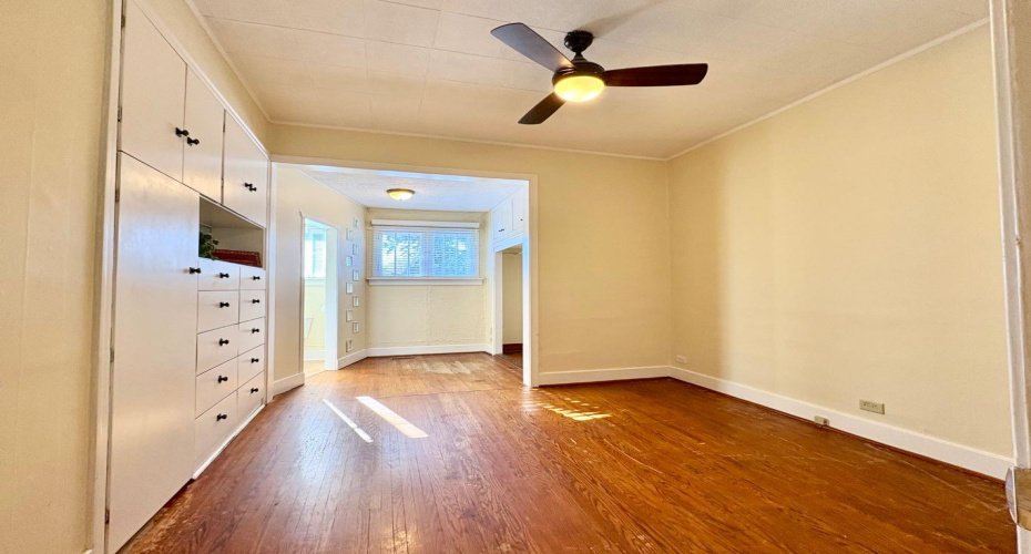 Primary bedroom w/ensuite