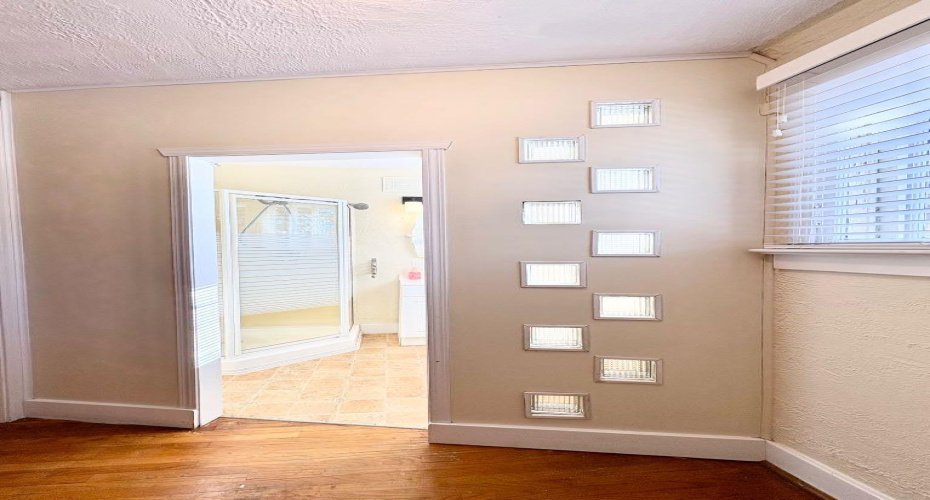 Feature wall primary bedroom