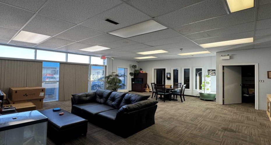 215-219 12B Street, Lethbridge, Alberta T1H 2K8, ,Commercial,For Lease,215-219 12B Street North,12B,A2273473