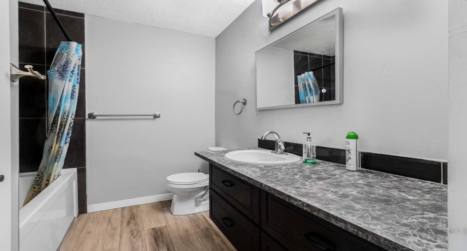 183 Penbrooke Close, Calgary, Alberta T2A 3N9, 5 Bedrooms Bedrooms, ,2 BathroomsBathrooms,Residential,For Sale,Penbrooke,A2285842