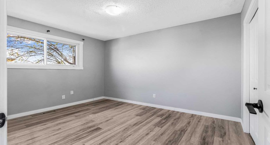 183 Penbrooke Close, Calgary, Alberta T2A 3N9, 5 Bedrooms Bedrooms, ,2 BathroomsBathrooms,Residential,For Sale,Penbrooke,A2285842