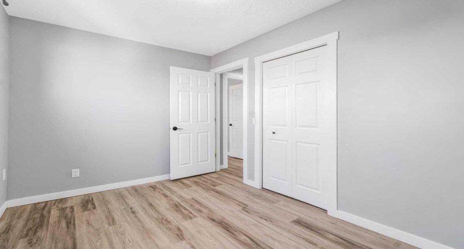 183 Penbrooke Close, Calgary, Alberta T2A 3N9, 5 Bedrooms Bedrooms, ,2 BathroomsBathrooms,Residential,For Sale,Penbrooke,A2285842
