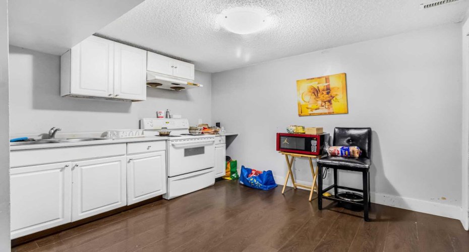 183 Penbrooke Close, Calgary, Alberta T2A 3N9, 5 Bedrooms Bedrooms, ,2 BathroomsBathrooms,Residential,For Sale,Penbrooke,A2285842