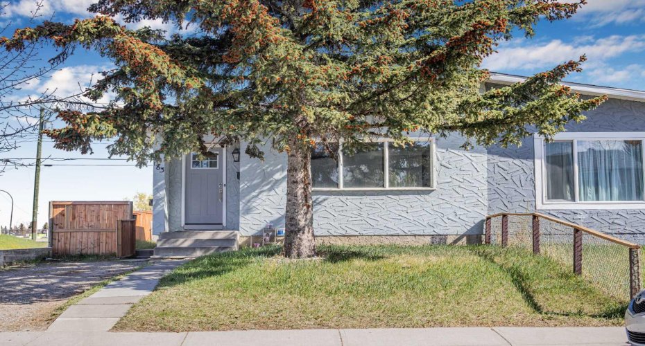 183 Penbrooke Close, Calgary, Alberta T2A 3N9, 5 Bedrooms Bedrooms, ,2 BathroomsBathrooms,Residential,For Sale,Penbrooke,A2285842