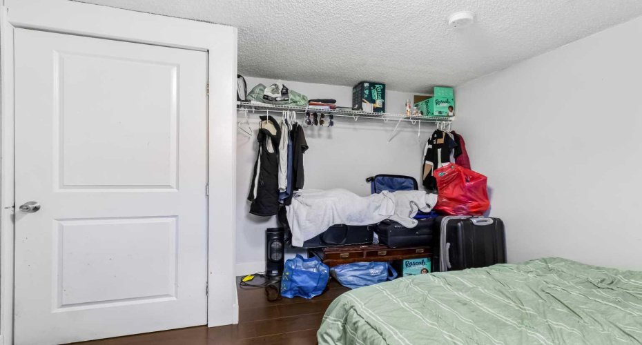 183 Penbrooke Close, Calgary, Alberta T2A 3N9, 5 Bedrooms Bedrooms, ,2 BathroomsBathrooms,Residential,For Sale,Penbrooke,A2285842