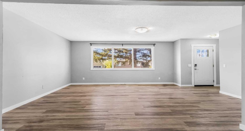 183 Penbrooke Close, Calgary, Alberta T2A 3N9, 5 Bedrooms Bedrooms, ,2 BathroomsBathrooms,Residential,For Sale,Penbrooke,A2285842