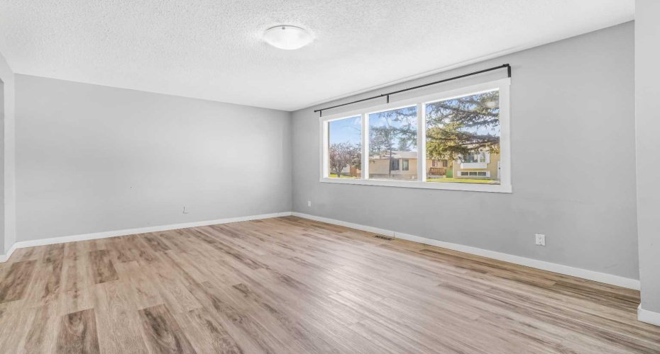 183 Penbrooke Close, Calgary, Alberta T2A 3N9, 5 Bedrooms Bedrooms, ,2 BathroomsBathrooms,Residential,For Sale,Penbrooke,A2285842