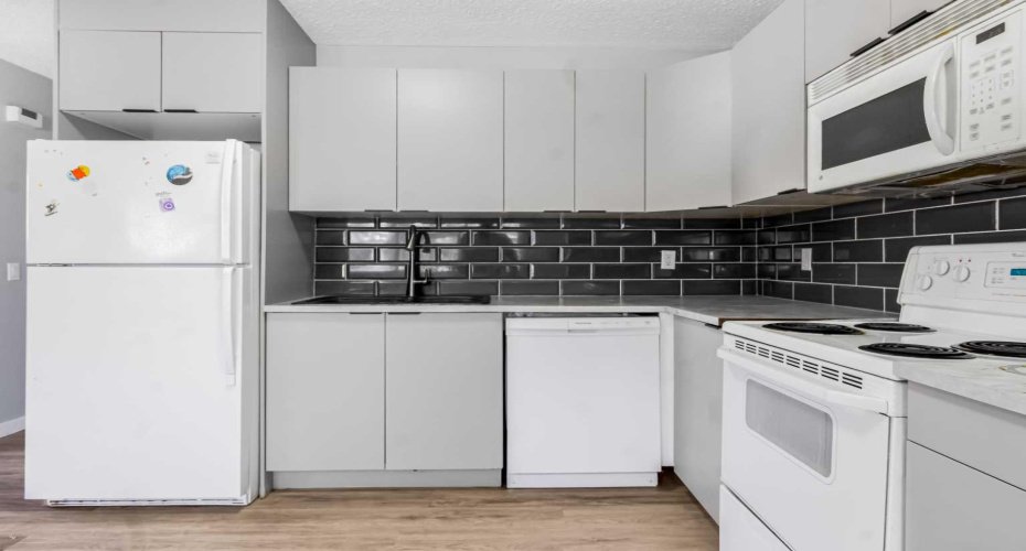 183 Penbrooke Close, Calgary, Alberta T2A 3N9, 5 Bedrooms Bedrooms, ,2 BathroomsBathrooms,Residential,For Sale,Penbrooke,A2285842