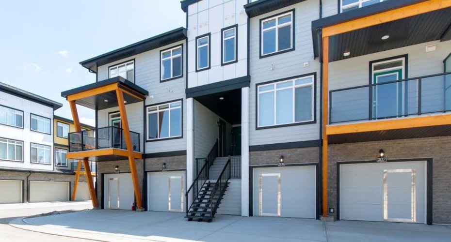 Welcome to this stylish, contemporary townhouse featuring a private garage, driveway, bold architectural accents, and a spacious south facing balcony. Located in a well-maintained complex with clean lines and quality finishes—perfect for modern living!