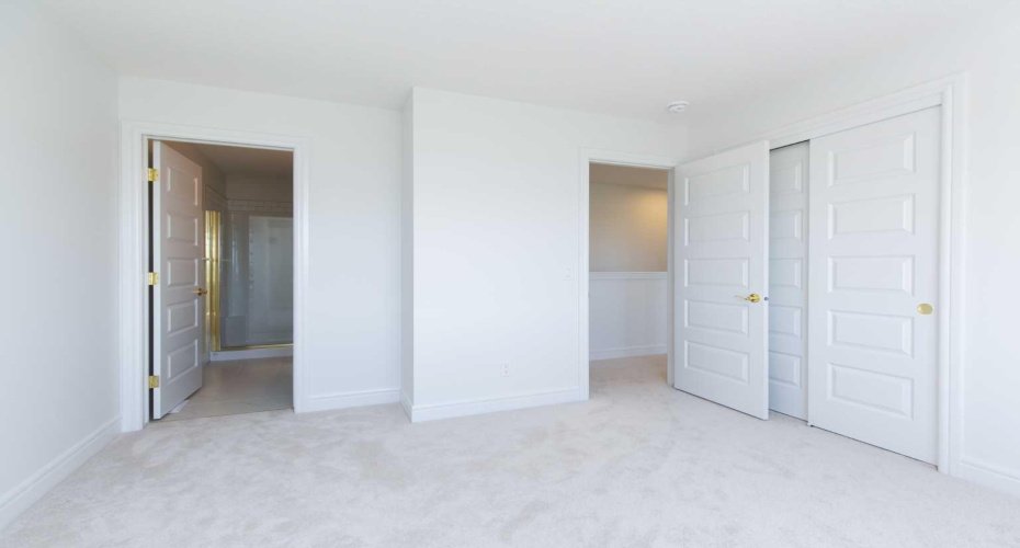 Experience with the luxury of a master bedroom complete with its own en-suite bathroom