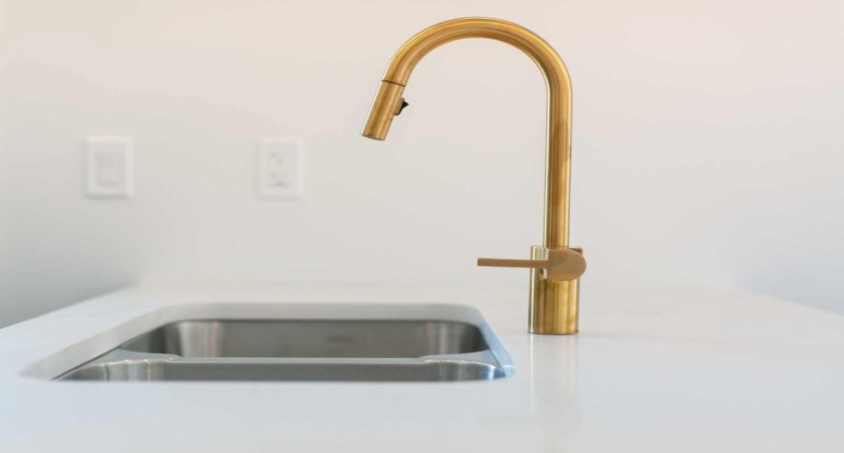 This modern kitchen faucet adds a touch of elegance to your culinary space