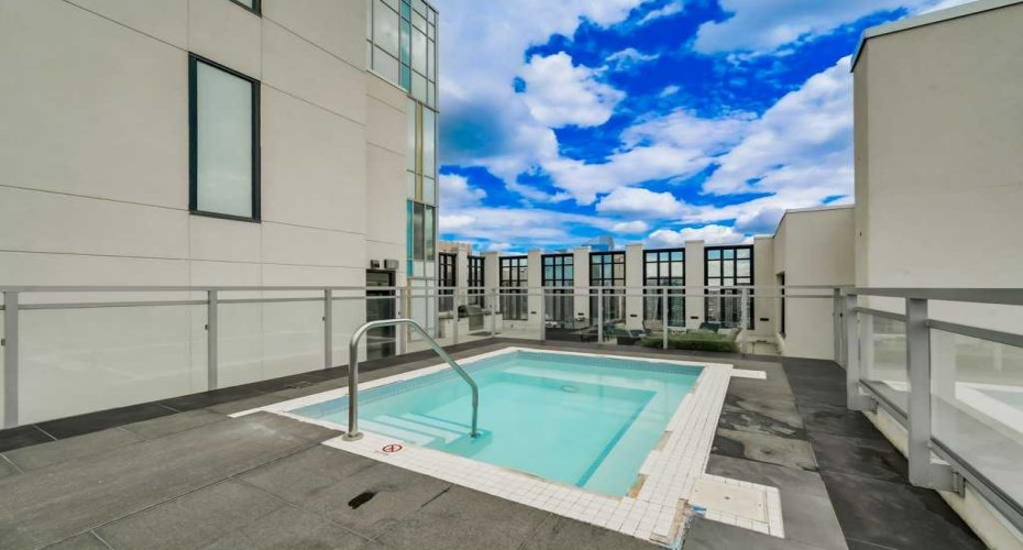Rooftop hot tub