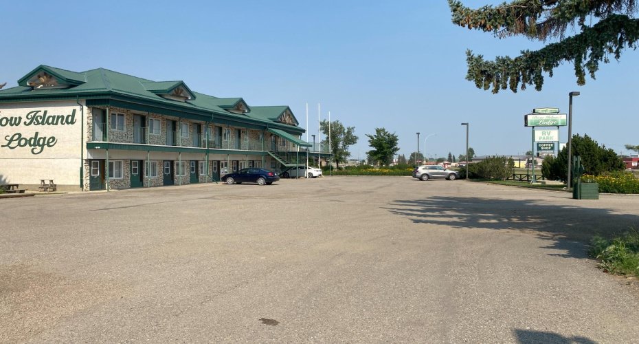 230 7 Avenue, Bow Island, Alberta T0K 0G0, ,Commercial,For Sale,7,A2263052