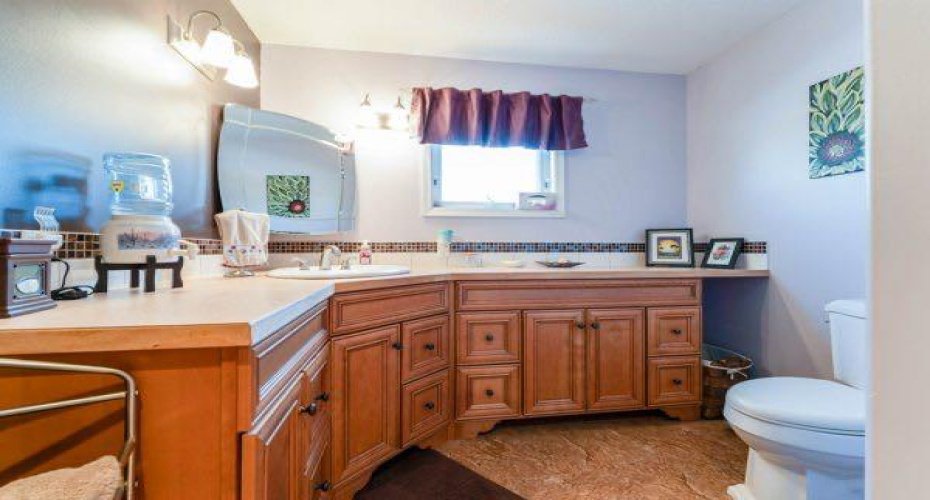 190018 HWY 9, Rural Starland County, Alberta T0J0Y0, 5 Bedrooms Bedrooms, ,2 BathroomsBathrooms,Residential,For Sale,HWY 9,A2288865