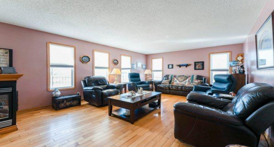 190018 HWY 9, Rural Starland County, Alberta T0J0Y0, 5 Bedrooms Bedrooms, ,2 BathroomsBathrooms,Residential,For Sale,HWY 9,A2288865