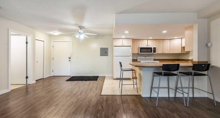 3747 42 Street, Calgary, Alberta T3A 2W4, 1 Bedroom Bedrooms, ,1 BathroomBathrooms,Residential,For Sale,42,A2289056
