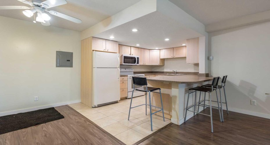 3747 42 Street, Calgary, Alberta T3A 2W4, 1 Bedroom Bedrooms, ,1 BathroomBathrooms,Residential,For Sale,42,A2289056