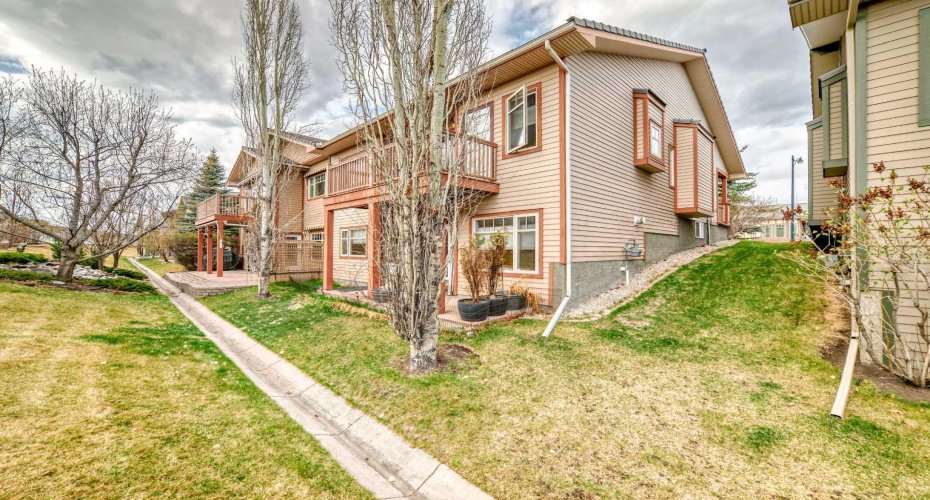 5 Bridle Estates Road, Calgary, Alberta T2Y 5A8, 3 Bedrooms Bedrooms, ,3 BathroomsBathrooms,Residential,For Sale,Bridle Estates,A2289474