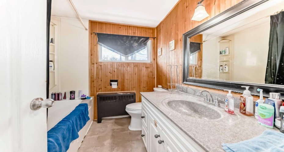 4939 45 Street, Innisfail, Alberta T4G 1M4, 4 Bedrooms Bedrooms, ,2 BathroomsBathrooms,Residential,For Sale,45,A2289524