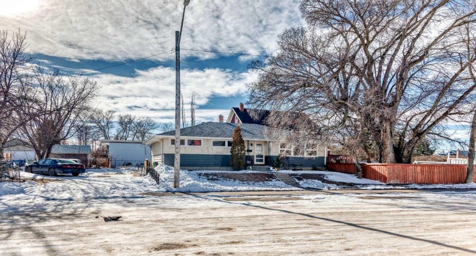 4939 45 Street, Innisfail, Alberta T4G 1M4, 4 Bedrooms Bedrooms, ,2 BathroomsBathrooms,Residential,For Sale,45,A2289524