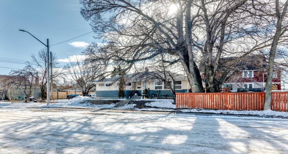 4939 45 Street, Innisfail, Alberta T4G 1M4, 4 Bedrooms Bedrooms, ,2 BathroomsBathrooms,Residential,For Sale,45,A2289524