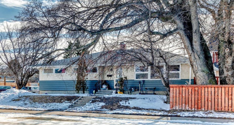 4939 45 Street, Innisfail, Alberta T4G 1M4, 4 Bedrooms Bedrooms, ,2 BathroomsBathrooms,Residential,For Sale,45,A2289524