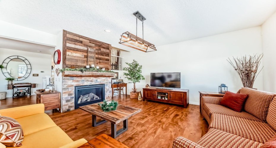 44 Riviera Way, Cochrane, Alberta T4C 0W9, 3 Bedrooms Bedrooms, ,4 BathroomsBathrooms,Residential,For Sale,Riviera,A2289909