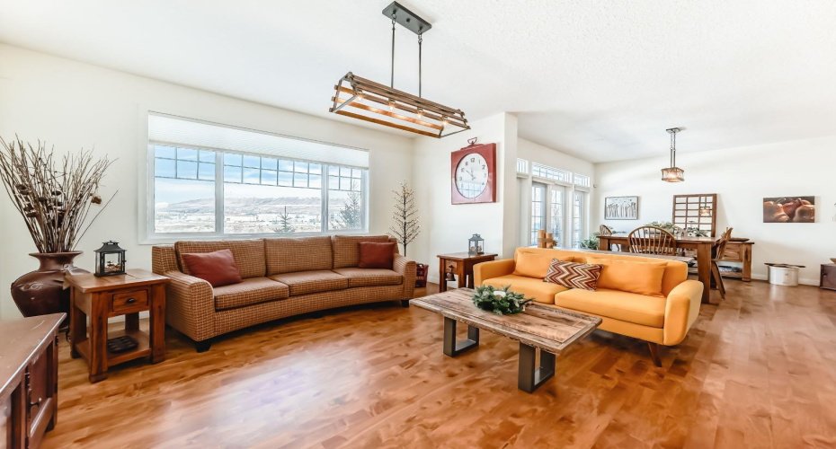 44 Riviera Way, Cochrane, Alberta T4C 0W9, 3 Bedrooms Bedrooms, ,4 BathroomsBathrooms,Residential,For Sale,Riviera,A2289909