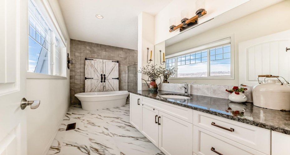 44 Riviera Way, Cochrane, Alberta T4C 0W9, 3 Bedrooms Bedrooms, ,4 BathroomsBathrooms,Residential,For Sale,Riviera,A2289909