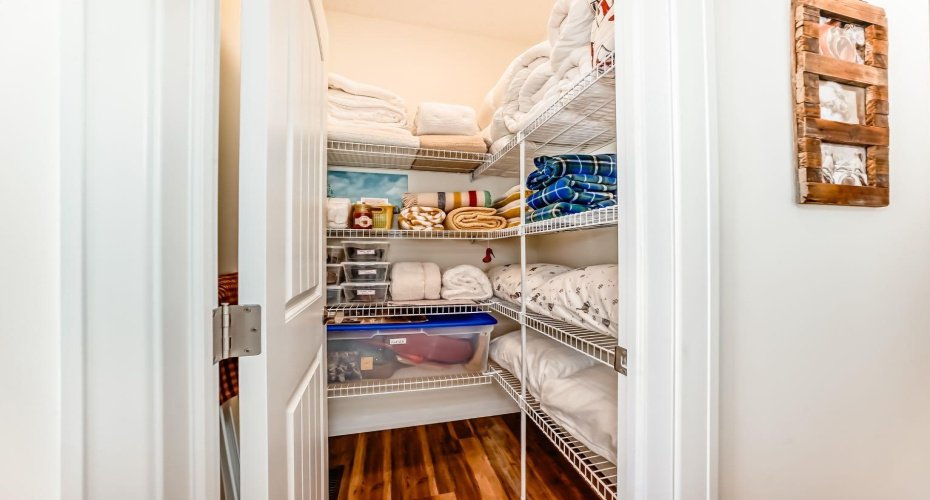 44 Riviera Way, Cochrane, Alberta T4C 0W9, 3 Bedrooms Bedrooms, ,4 BathroomsBathrooms,Residential,For Sale,Riviera,A2289909