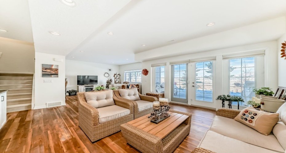 44 Riviera Way, Cochrane, Alberta T4C 0W9, 3 Bedrooms Bedrooms, ,4 BathroomsBathrooms,Residential,For Sale,Riviera,A2289909