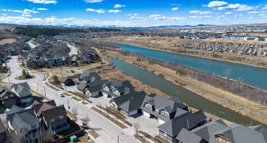 44 Riviera Way, Cochrane, Alberta T4C 0W9, 3 Bedrooms Bedrooms, ,4 BathroomsBathrooms,Residential,For Sale,Riviera,A2289909