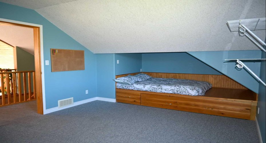 2nd bedroom upstairs. Built-in trundle bed