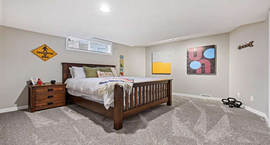 33 Sunset Crescent, Okotoks, Alberta T1S1P3, 4 Bedrooms Bedrooms, ,4 BathroomsBathrooms,Residential,For Sale,Sunset,A2290204