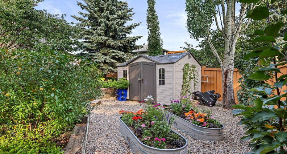 33 Sunset Crescent, Okotoks, Alberta T1S1P3, 4 Bedrooms Bedrooms, ,4 BathroomsBathrooms,Residential,For Sale,Sunset,A2290204