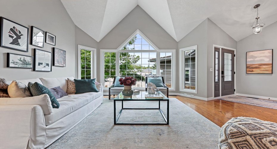 33 Sunset Crescent, Okotoks, Alberta T1S1P3, 4 Bedrooms Bedrooms, ,4 BathroomsBathrooms,Residential,For Sale,Sunset,A2290204