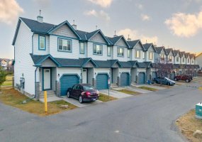 620 Luxstone Landing, Airdrie, Alberta T4B 0B6, 3 Bedrooms Bedrooms, ,3 BathroomsBathrooms,Residential,For Sale,Luxstone,A2290257