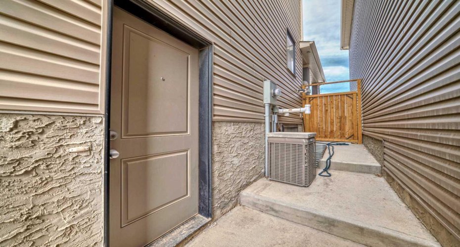 90 Howse Common, Calgary, Alberta T3P 1L2, 6 Bedrooms Bedrooms, ,4 BathroomsBathrooms,Residential,For Sale,Howse,A2290247