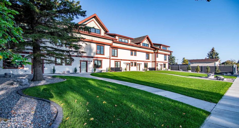 5024 48 Street, Rocky Mountain House, Alberta T4T 1C1, 2 Bedrooms Bedrooms, ,4 BathroomsBathrooms,Residential,For Sale,48,A2284876