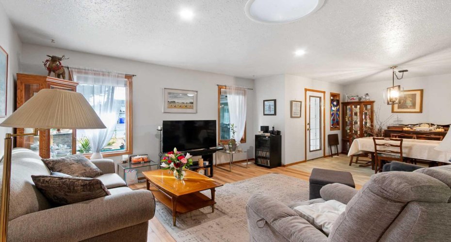 4102 Silverpark Estates Close, Olds, Alberta T4H1B4, 2 Bedrooms Bedrooms, ,2 BathroomsBathrooms,Residential,For Sale,Silverpark Estates,A2289940