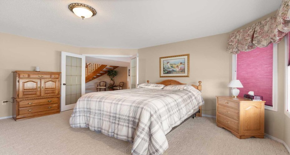 22 Turner Crescent, Medicine Hat, Alberta T1B4K9, 5 Bedrooms Bedrooms, ,4 BathroomsBathrooms,Residential,For Sale,Turner,A2289969