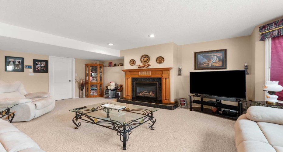 22 Turner Crescent, Medicine Hat, Alberta T1B4K9, 5 Bedrooms Bedrooms, ,4 BathroomsBathrooms,Residential,For Sale,Turner,A2289969