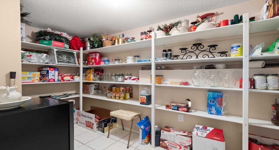 22 Turner Crescent, Medicine Hat, Alberta T1B4K9, 5 Bedrooms Bedrooms, ,4 BathroomsBathrooms,Residential,For Sale,Turner,A2289969