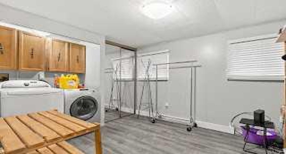 Bedroom/Laundry room