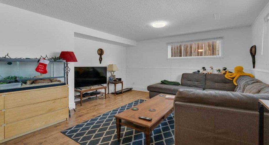 3027 37 Street, Calgary, Alberta T3E 3B5, 5 Bedrooms Bedrooms, ,2 BathroomsBathrooms,Residential,For Sale,37,A2290169