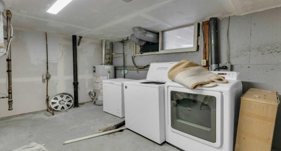 3027 37 Street, Calgary, Alberta T3E 3B5, 5 Bedrooms Bedrooms, ,2 BathroomsBathrooms,Residential,For Sale,37,A2290169